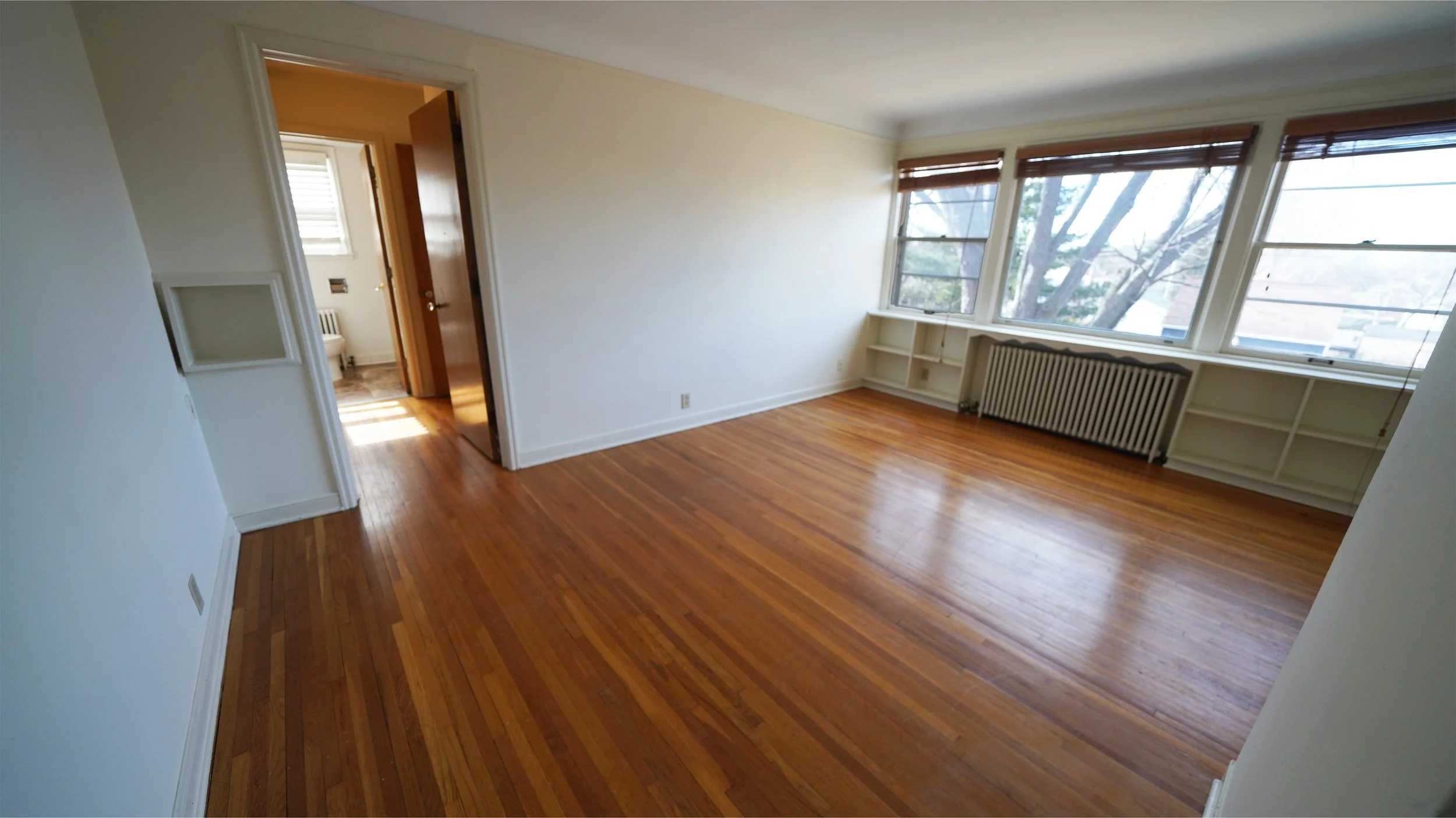 555-9 living room3.jpg