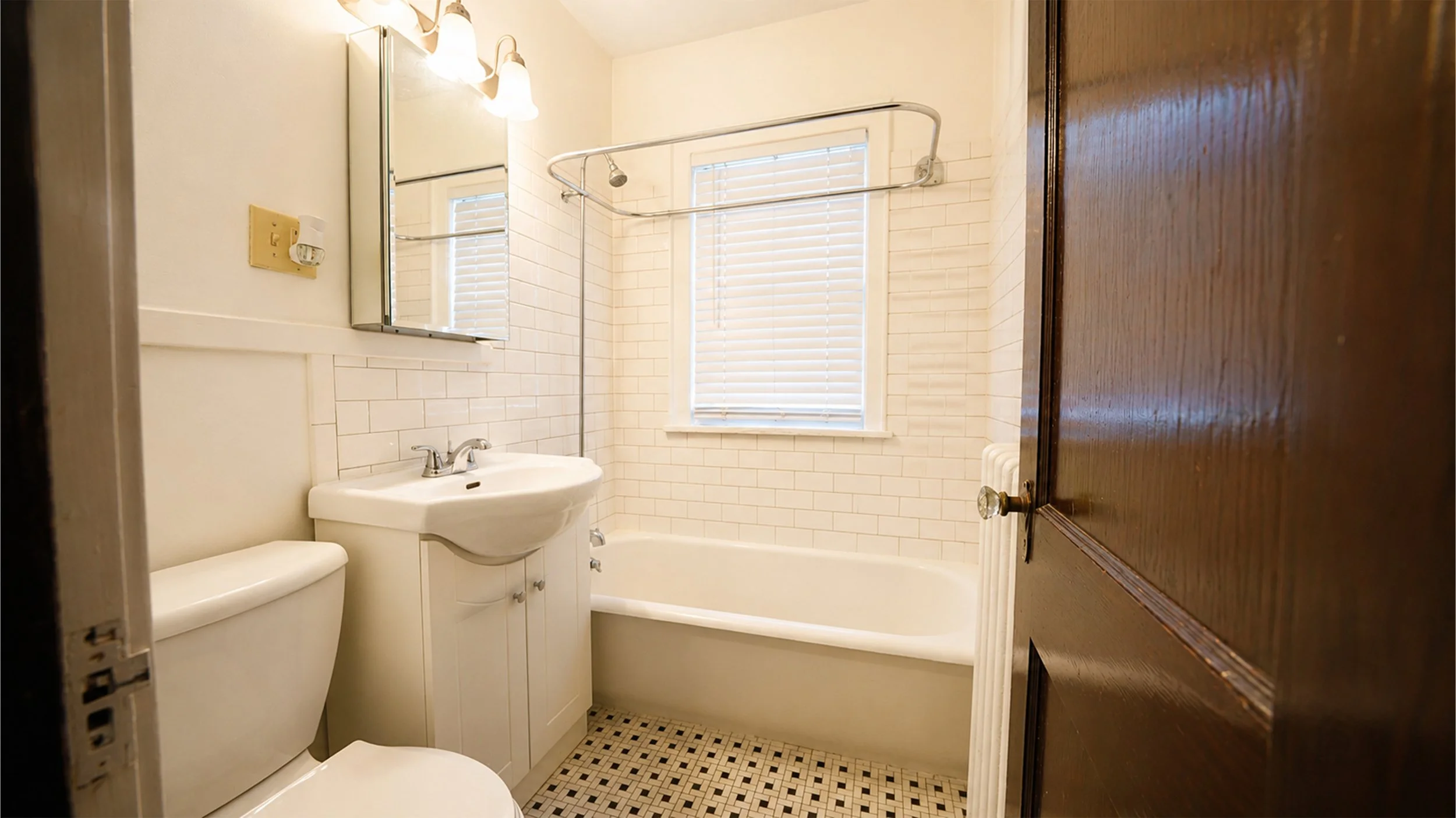 2086-10 bathroom.jpg