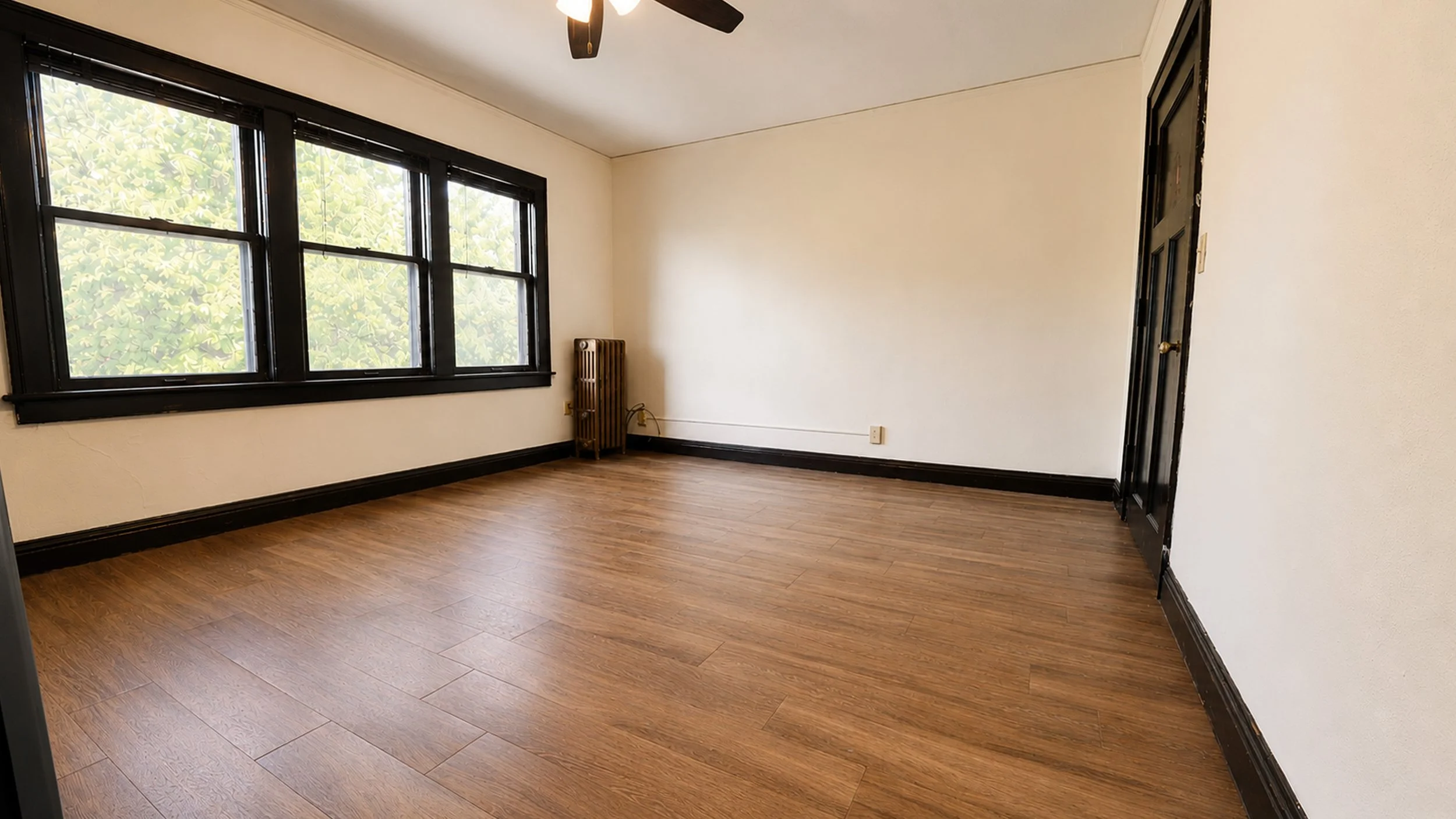 2086-10 living room2.jpg