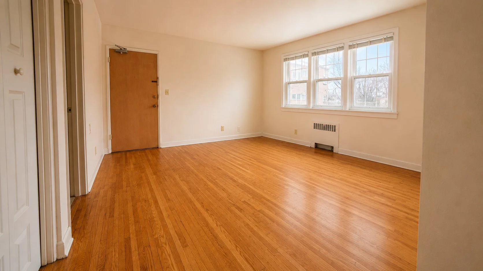 1835 living room2.jpg