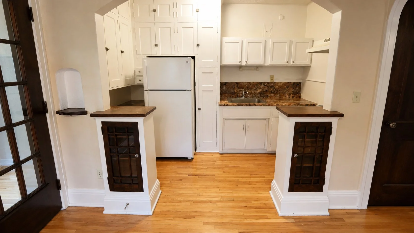 1887-8 kitchen.jpg