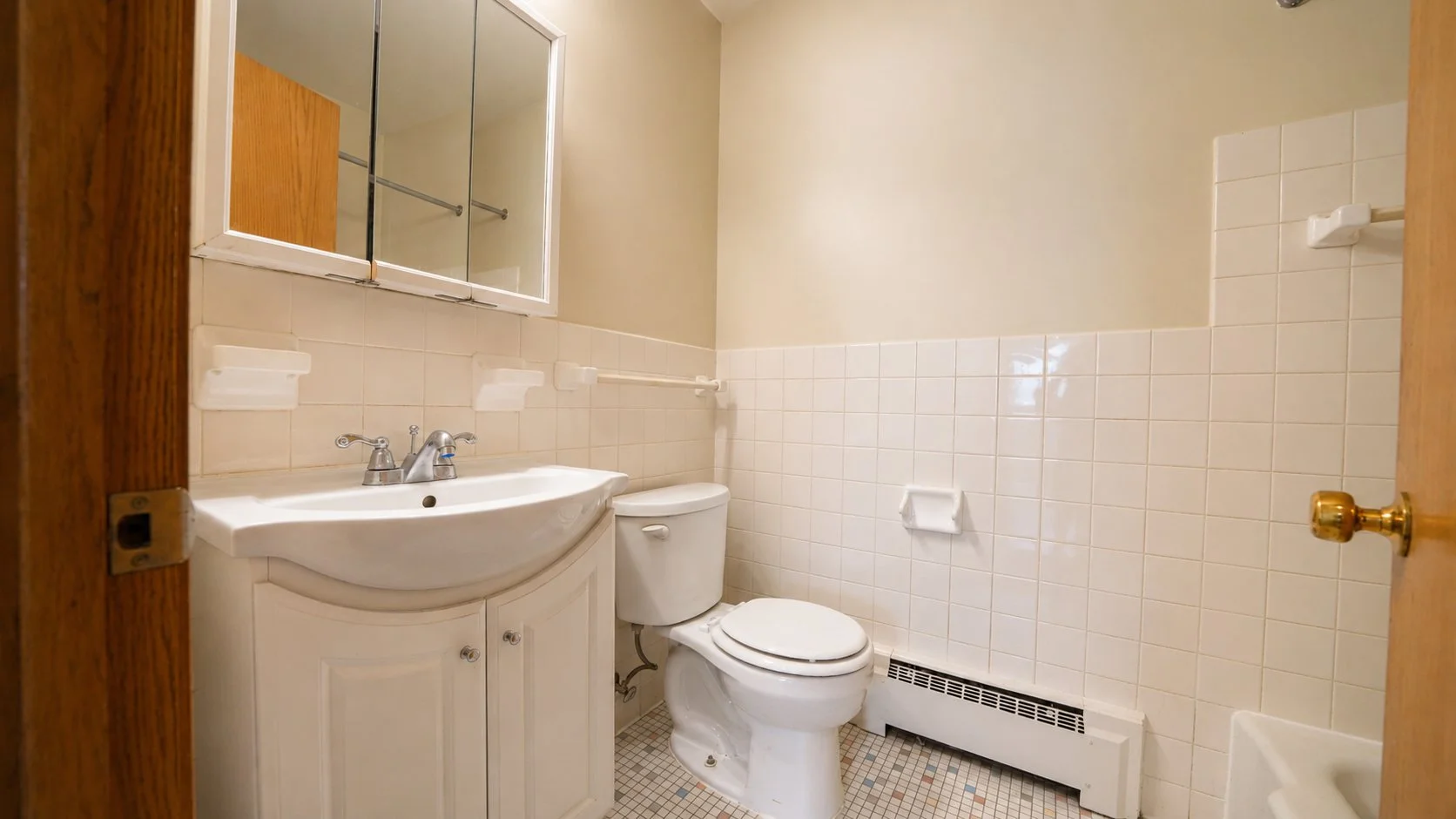 550-25 bathroom2.jpg