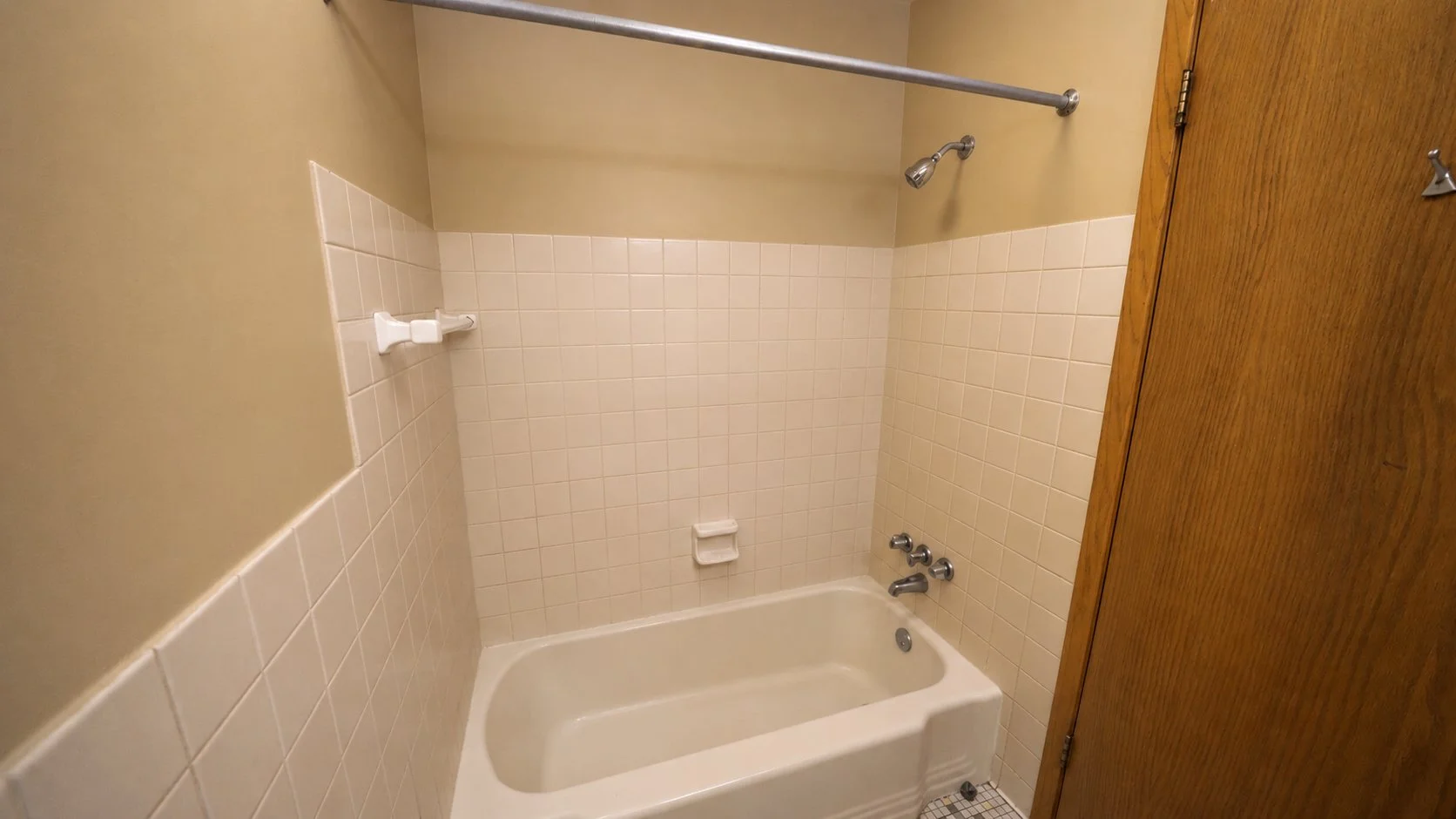 550-25 bathroom.jpg
