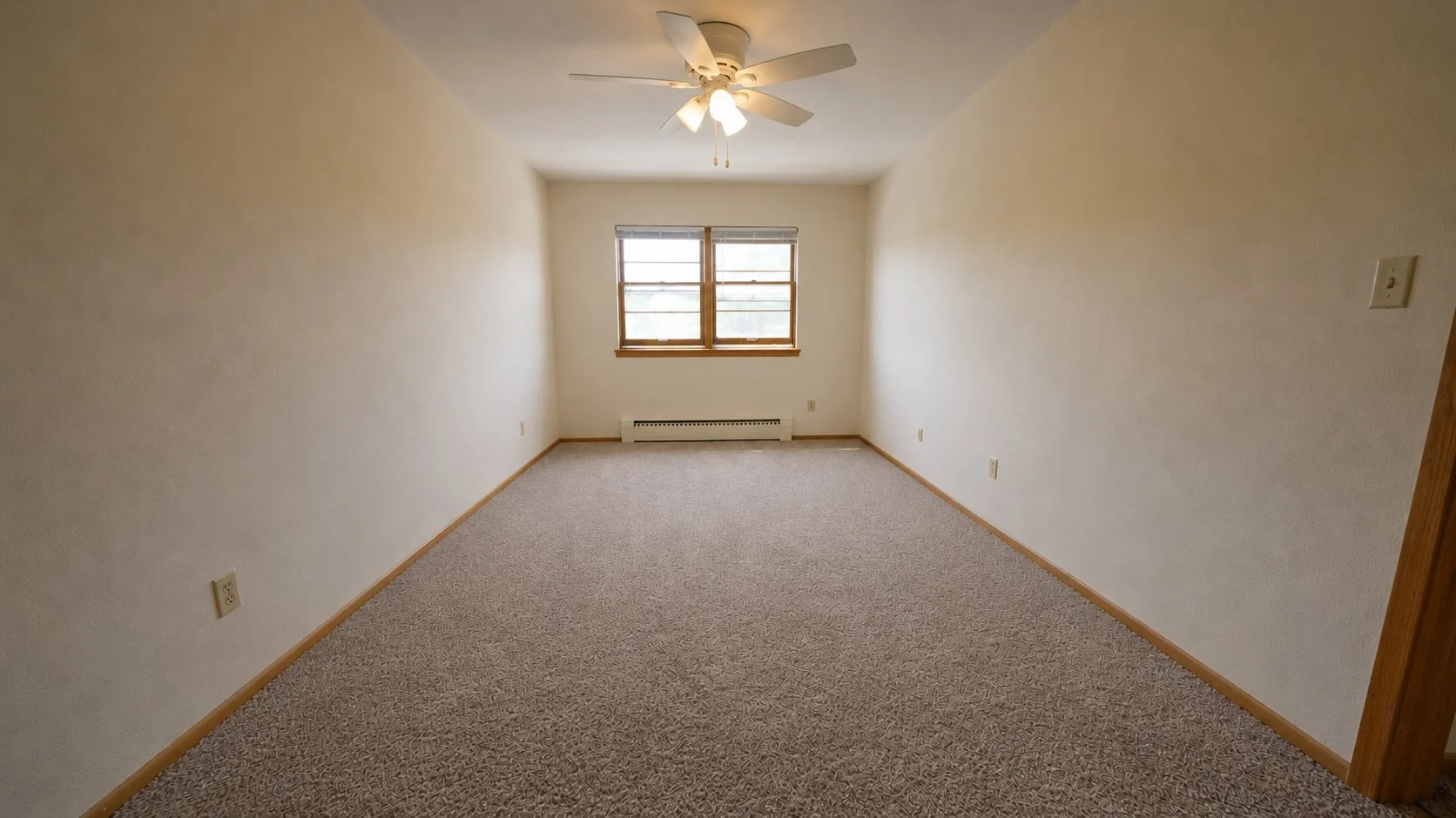 550-25 bedroom.jpg