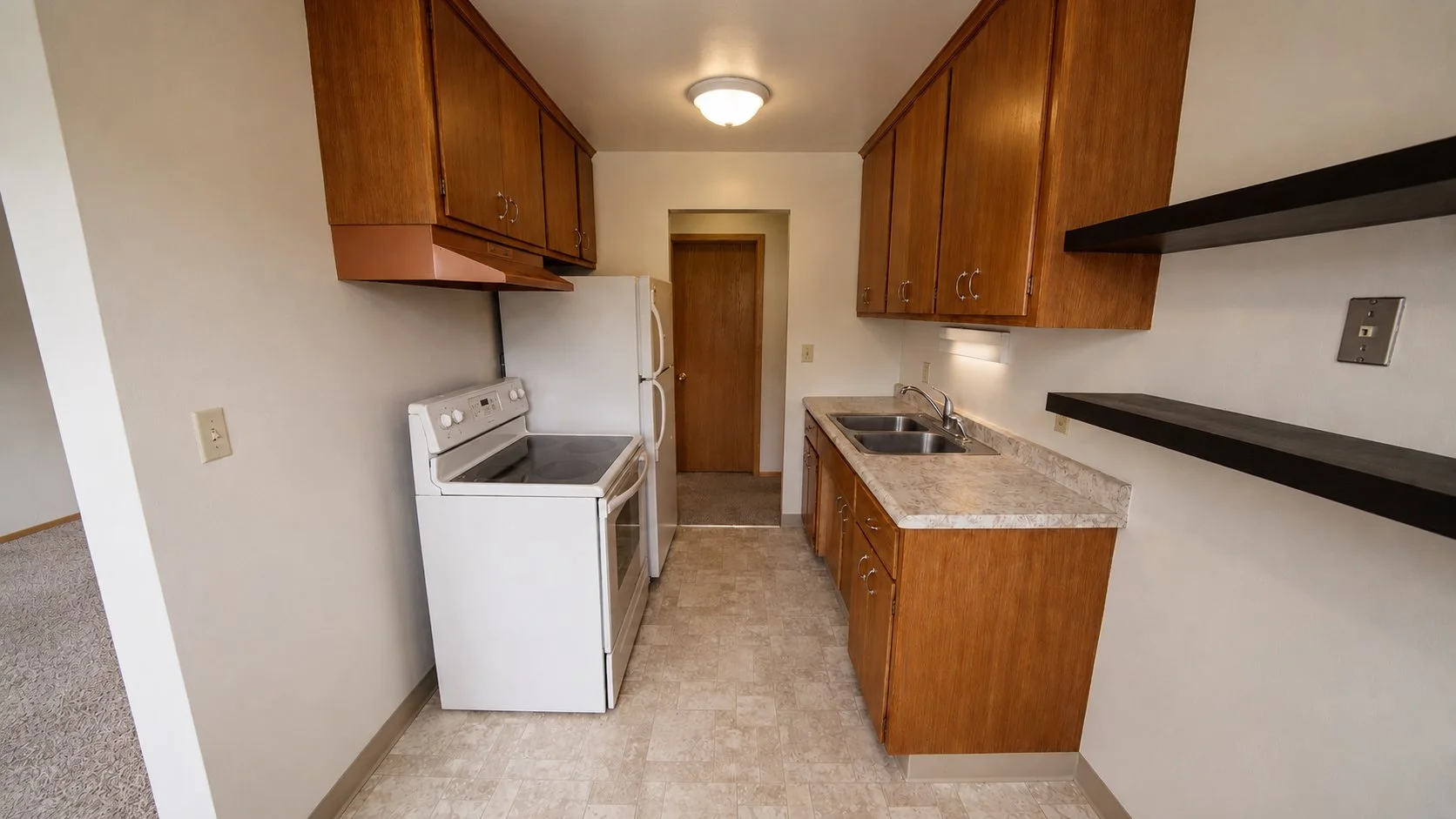 550-25 kitchen.jpg