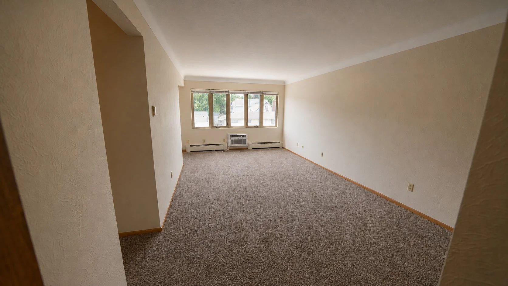 550-25 living room3.jpg