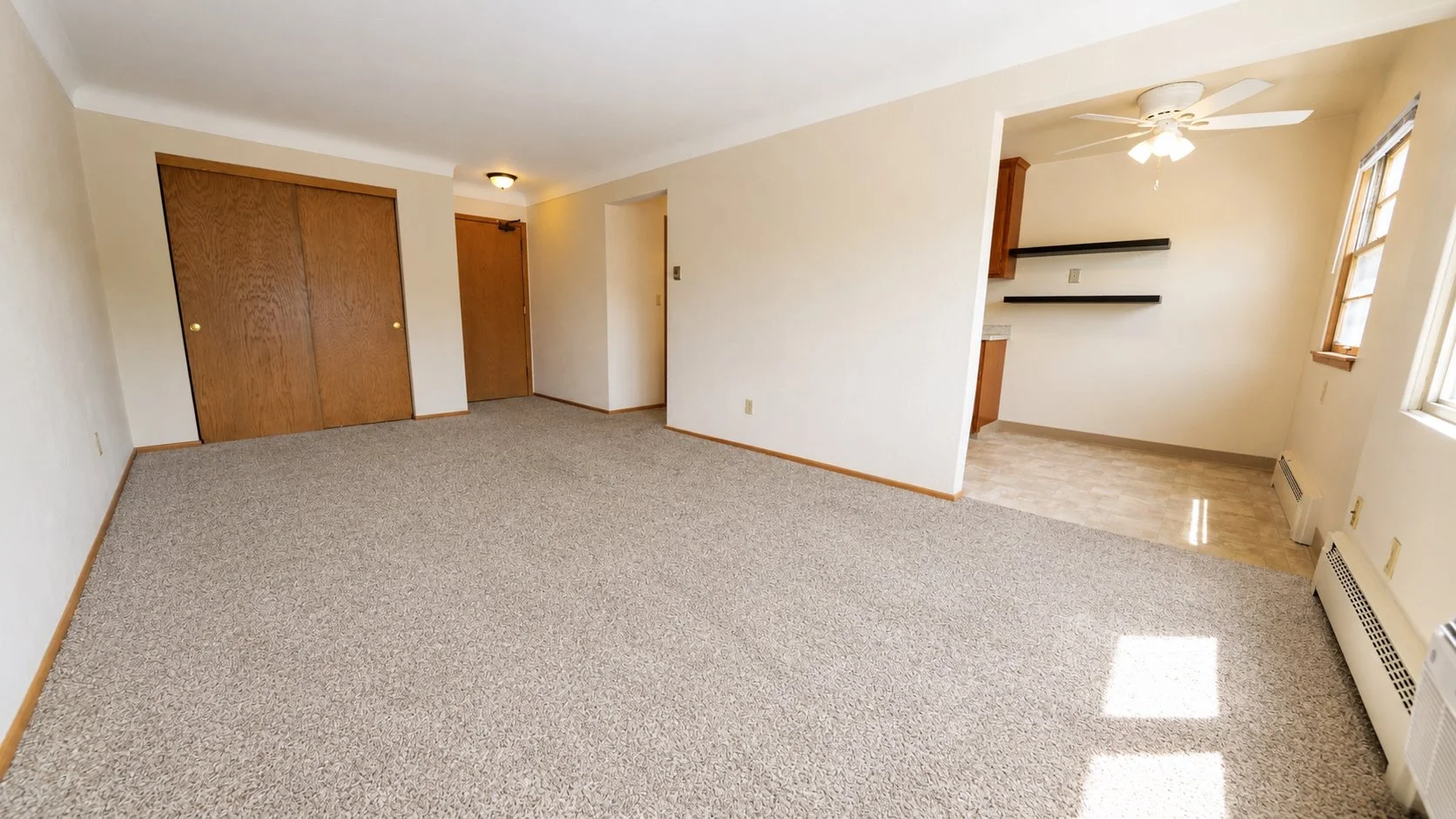 550-25 living room4.jpg