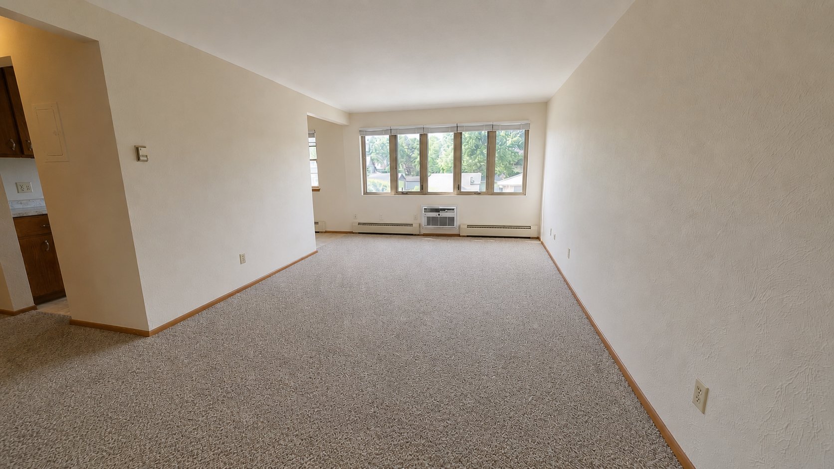 550-25 living room6.jpg