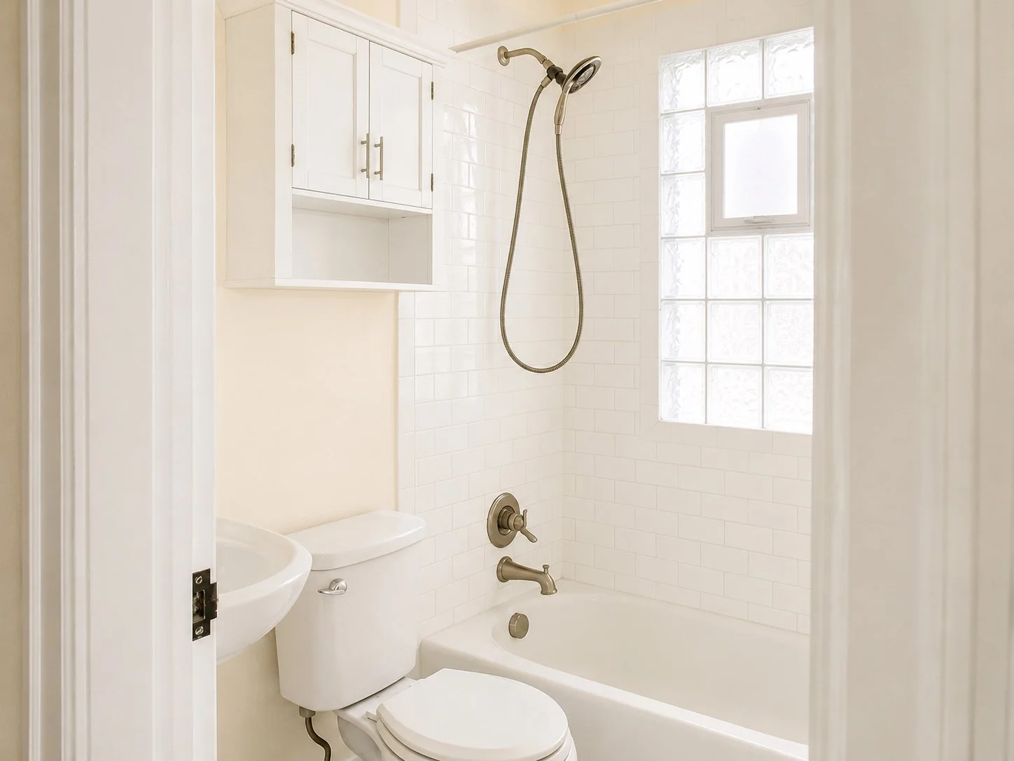 1871R bathroom.jpg