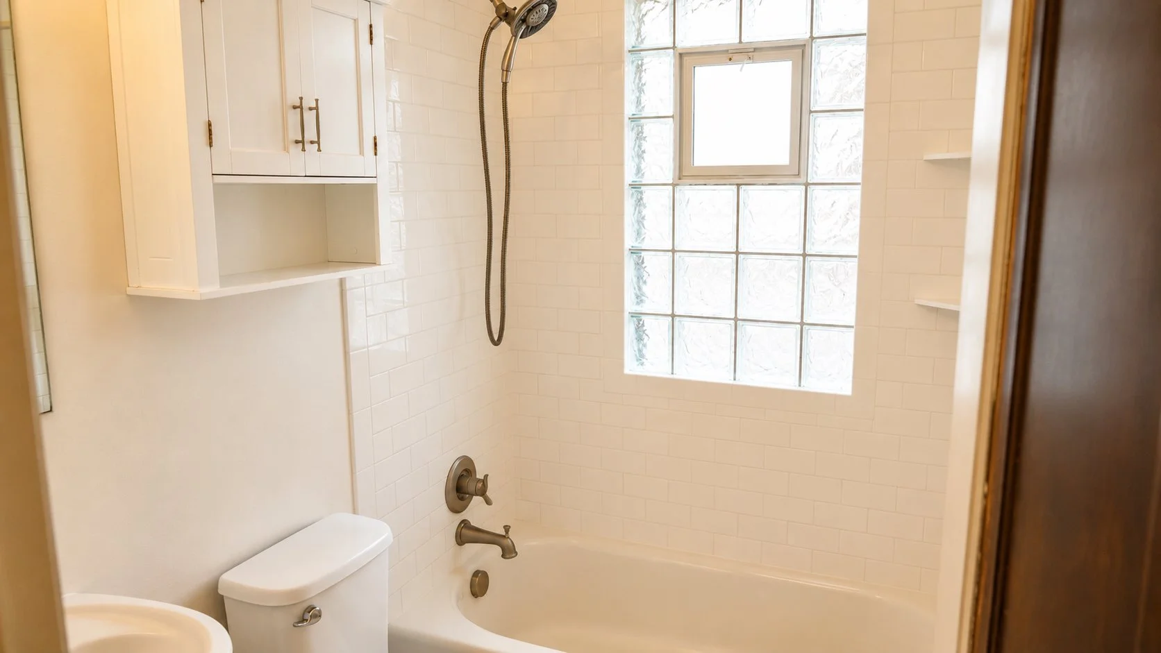 1871R bathroom .jpg