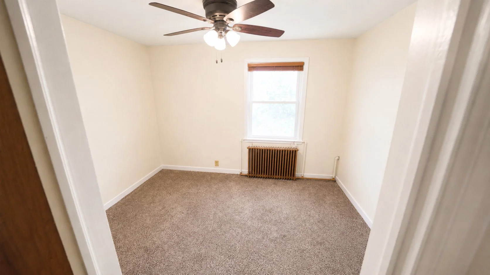 555 bedroom3.jpg