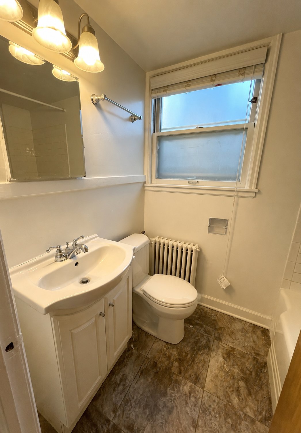 555 bathroom.jpg