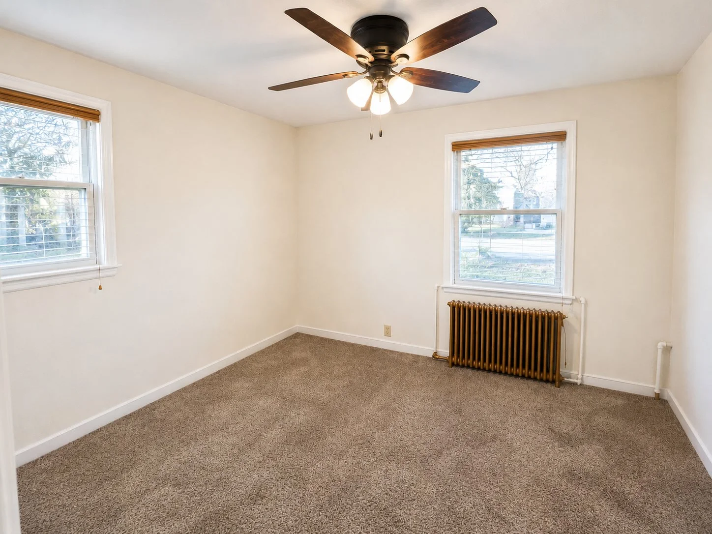 555 bedroom2.jpg