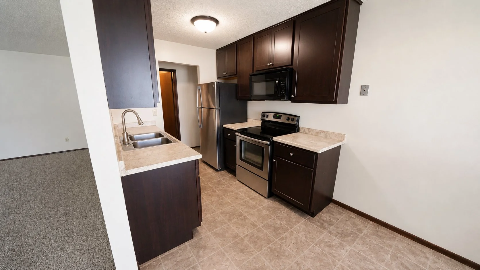 Riviera kitchen2.jpg