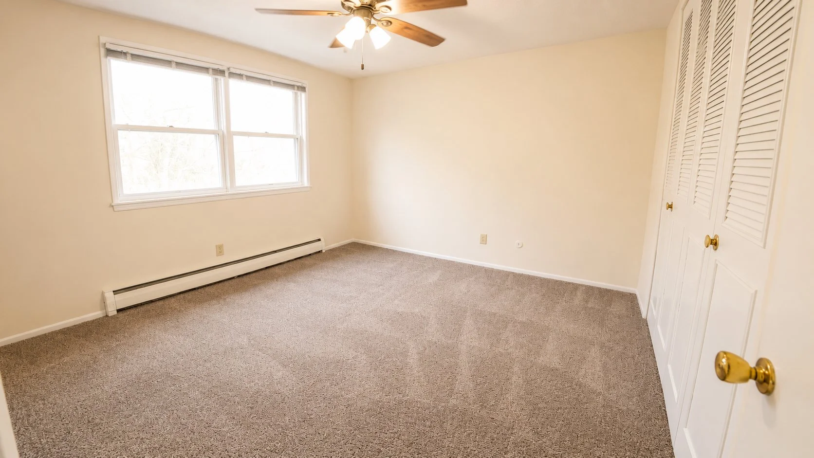 1329 bedroom.jpg