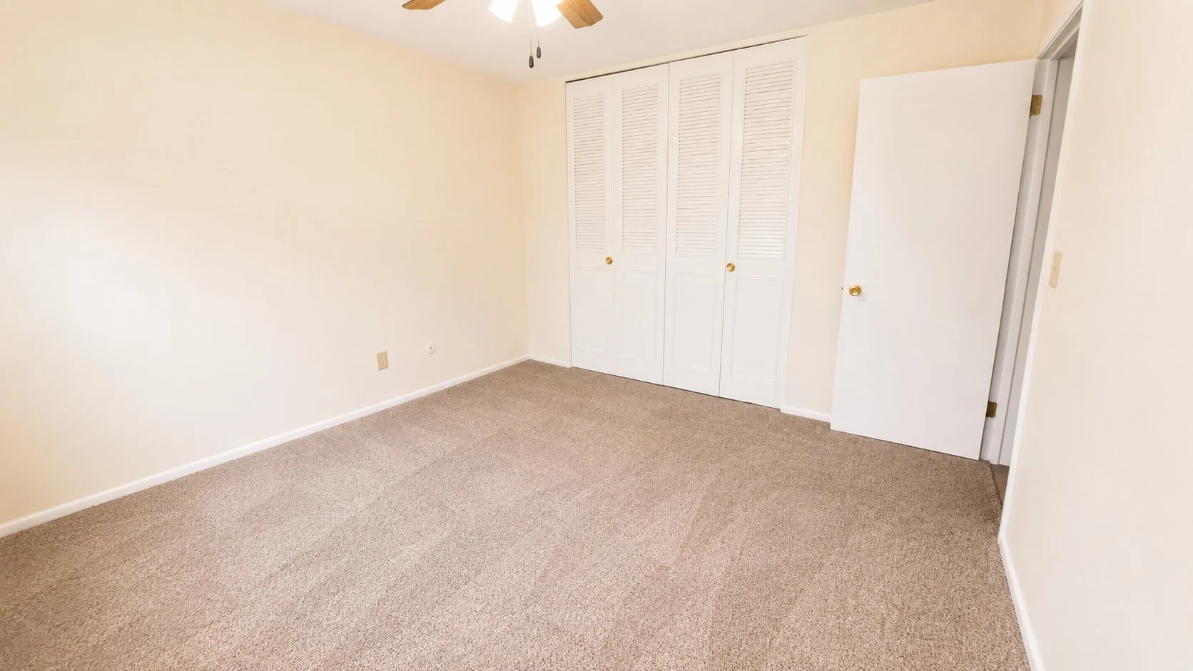 1329 bedroom2.jpg