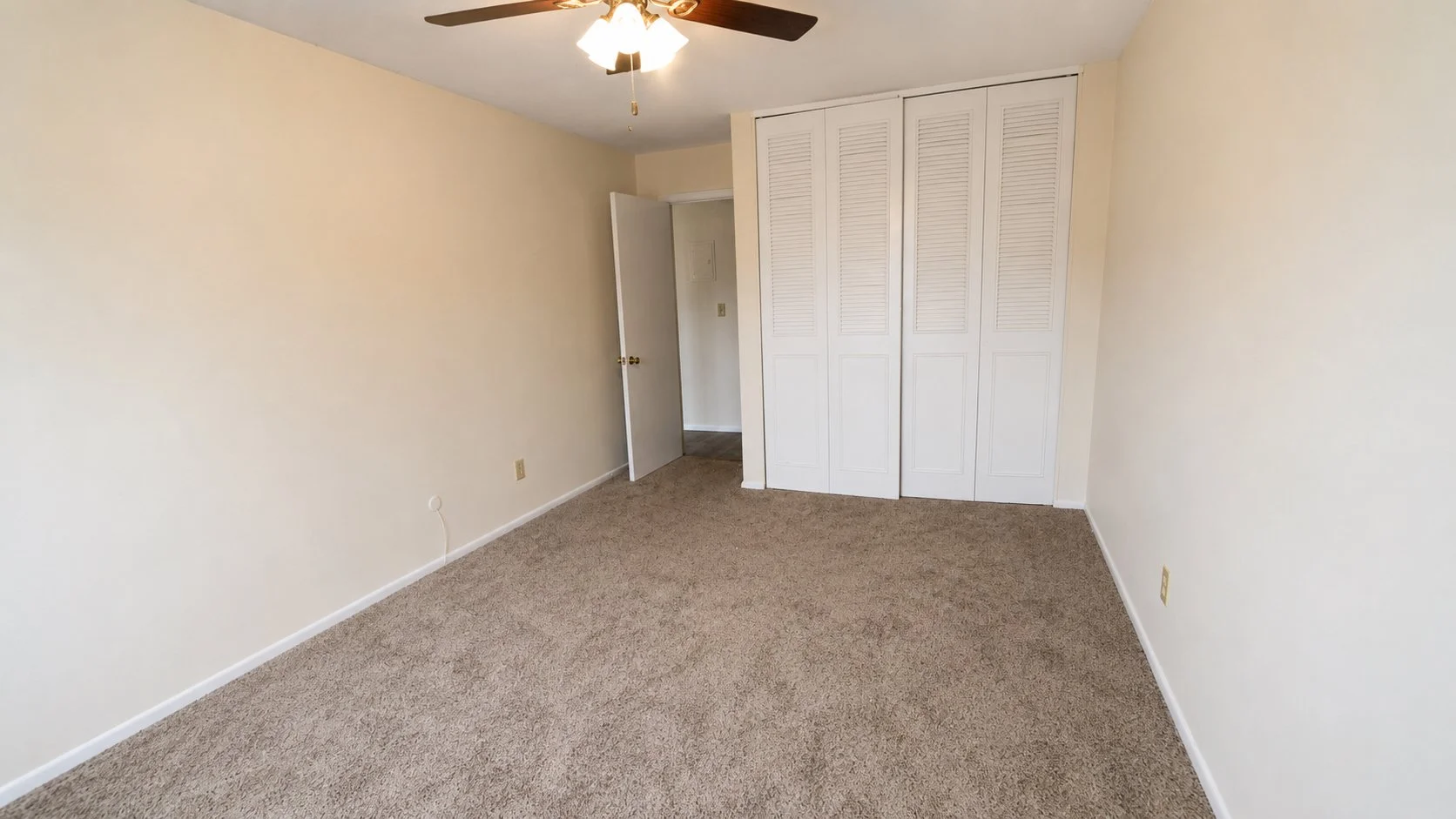 1329 bedroom4.jpg