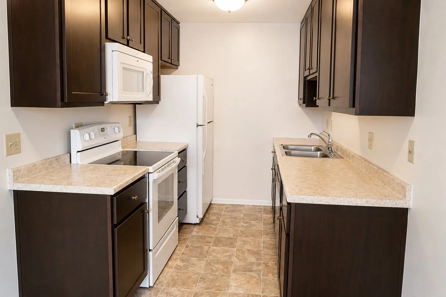 1329 kitchen2.jpg