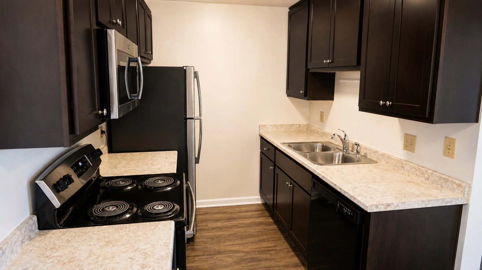 1329 kitchen4.jpg