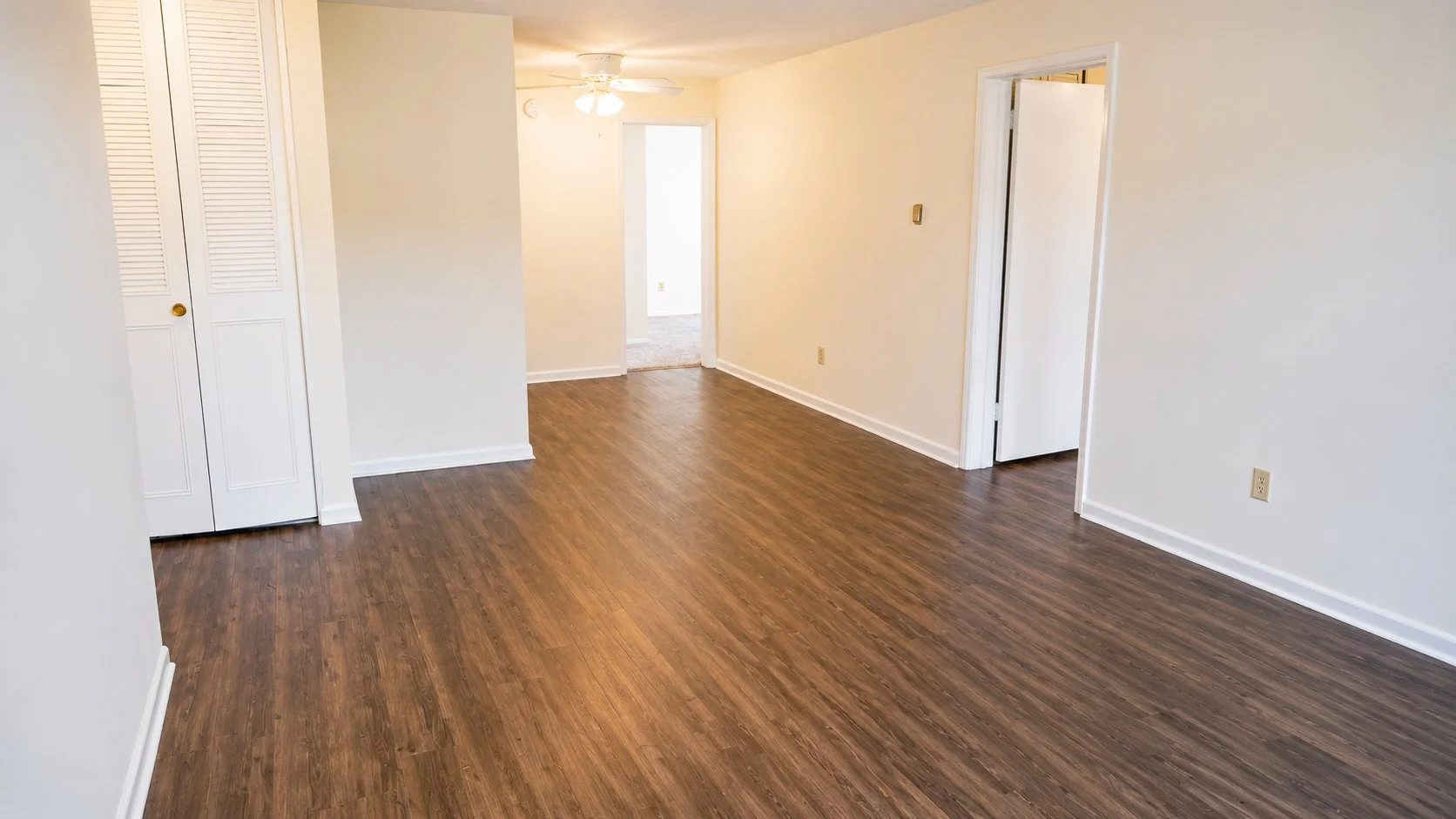 1329 living room3.jpg