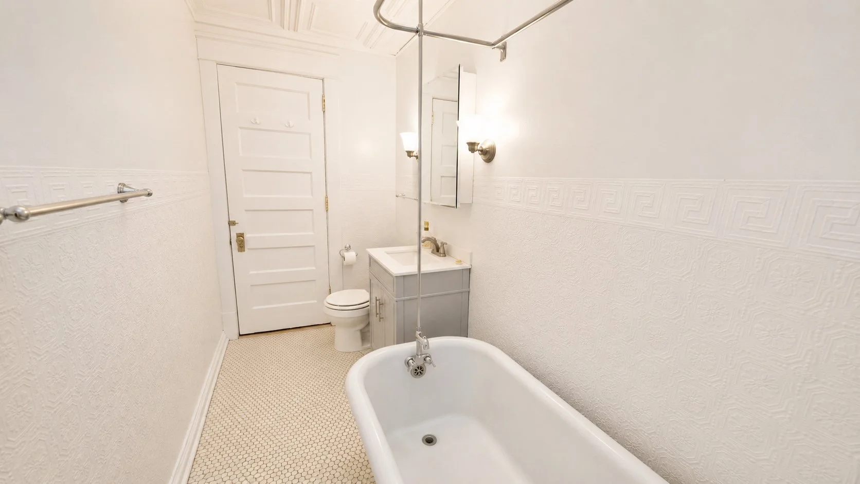 81-16 bathroom.jpg