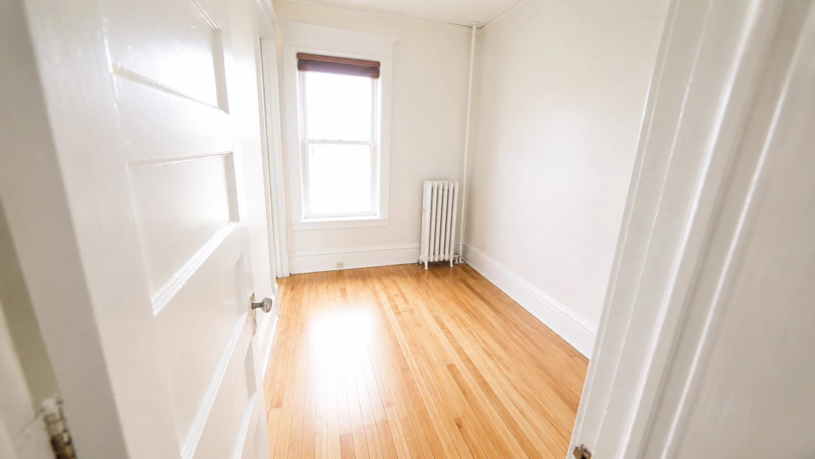81-16 bedroom3.jpg