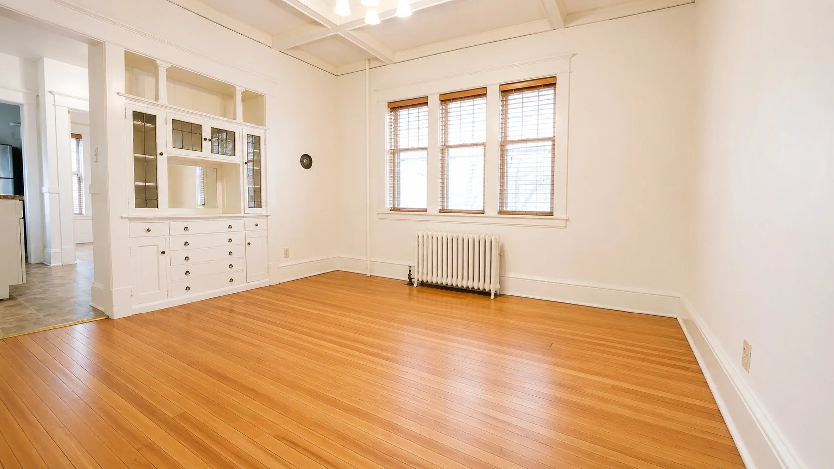 81-16 dining room.jpg