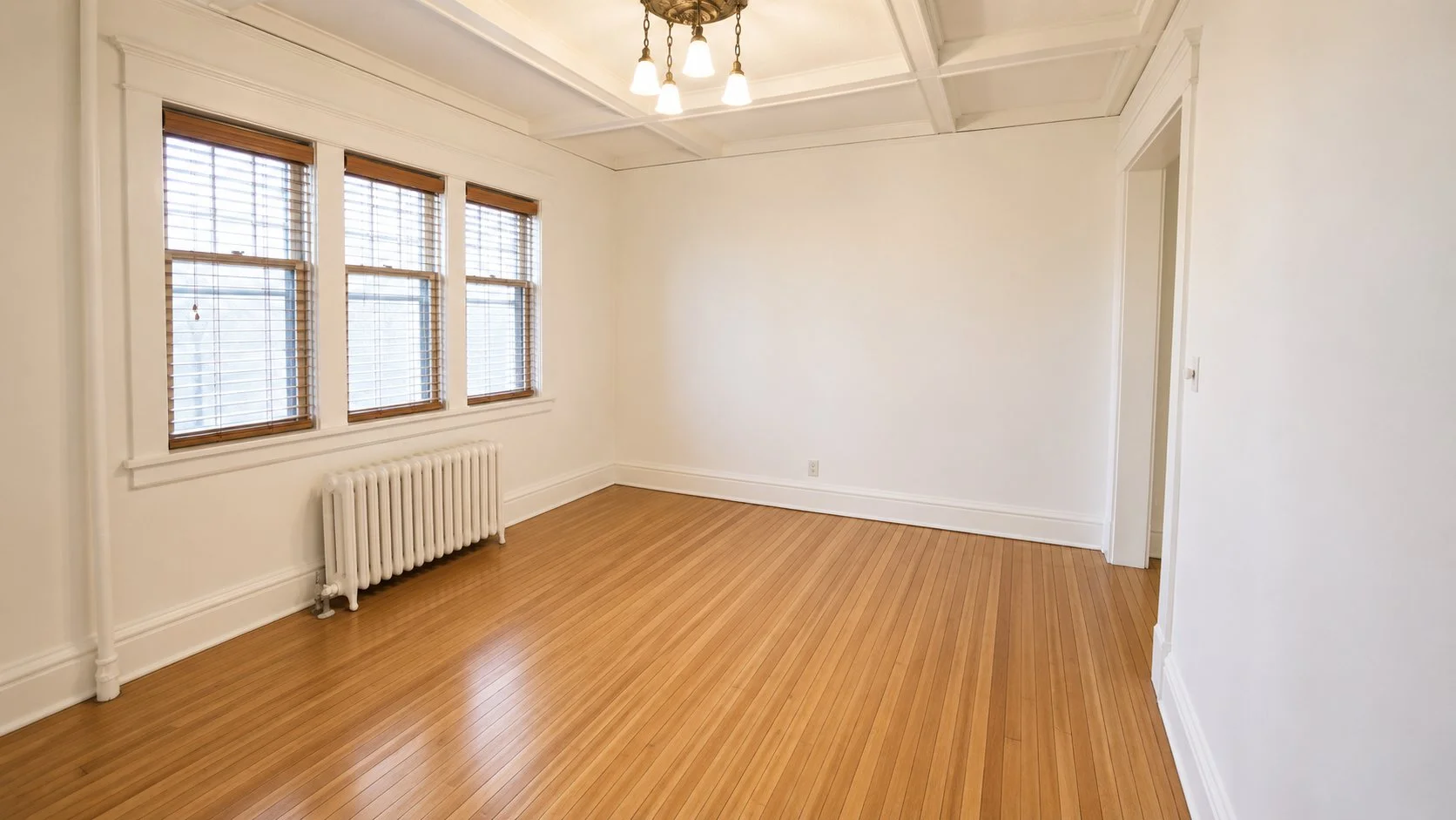 81-16 dining room2.jpg