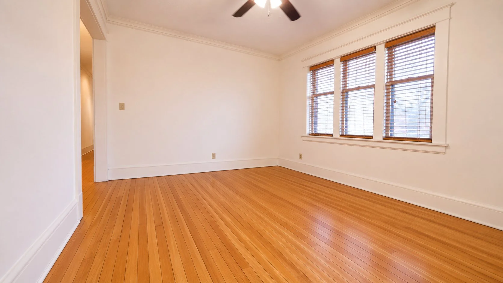 81-16 living room.jpg