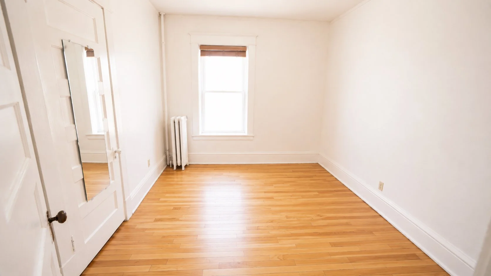 81-16 bedroom.jpg
