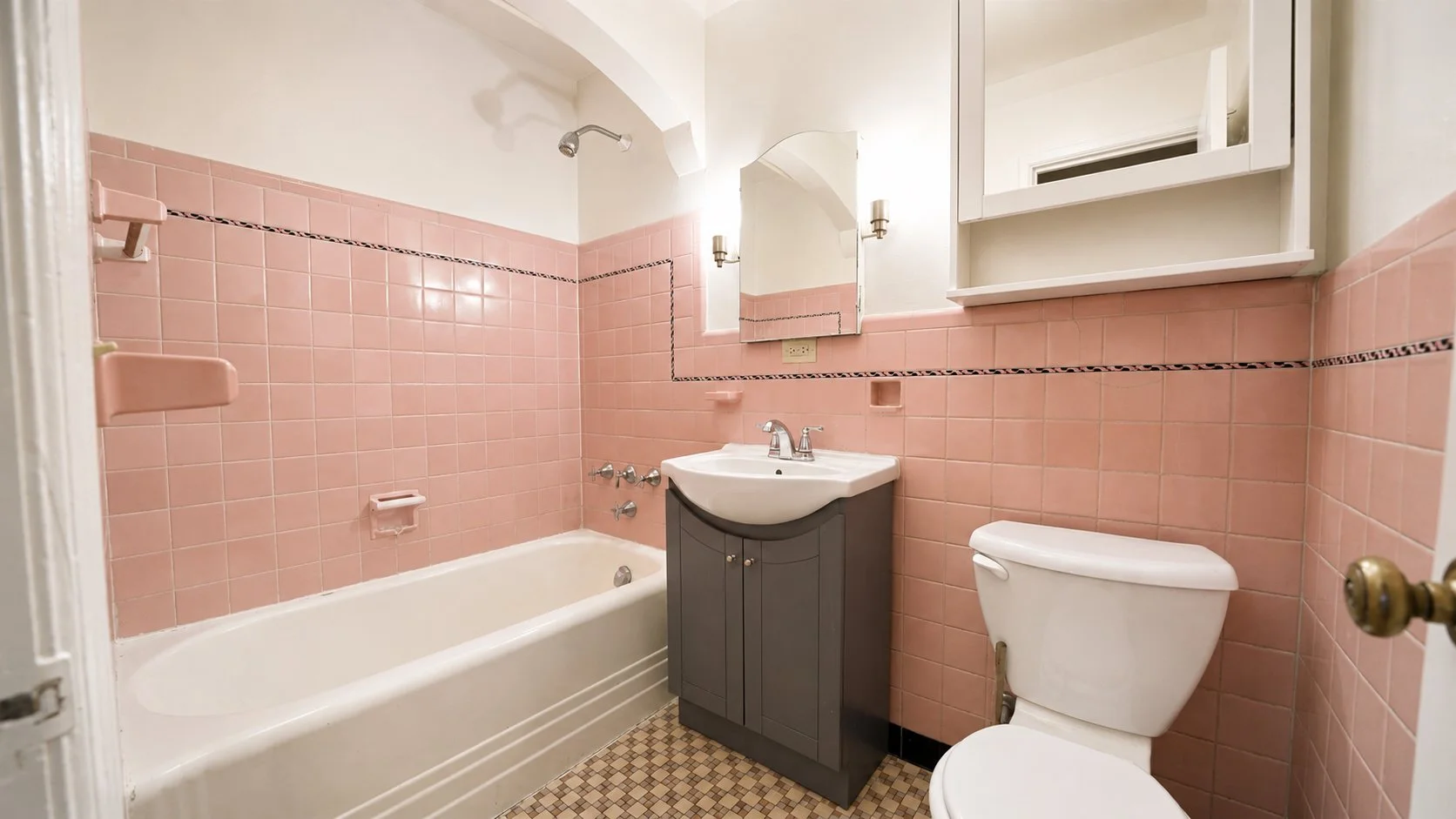 1871-208 bathroom.jpg