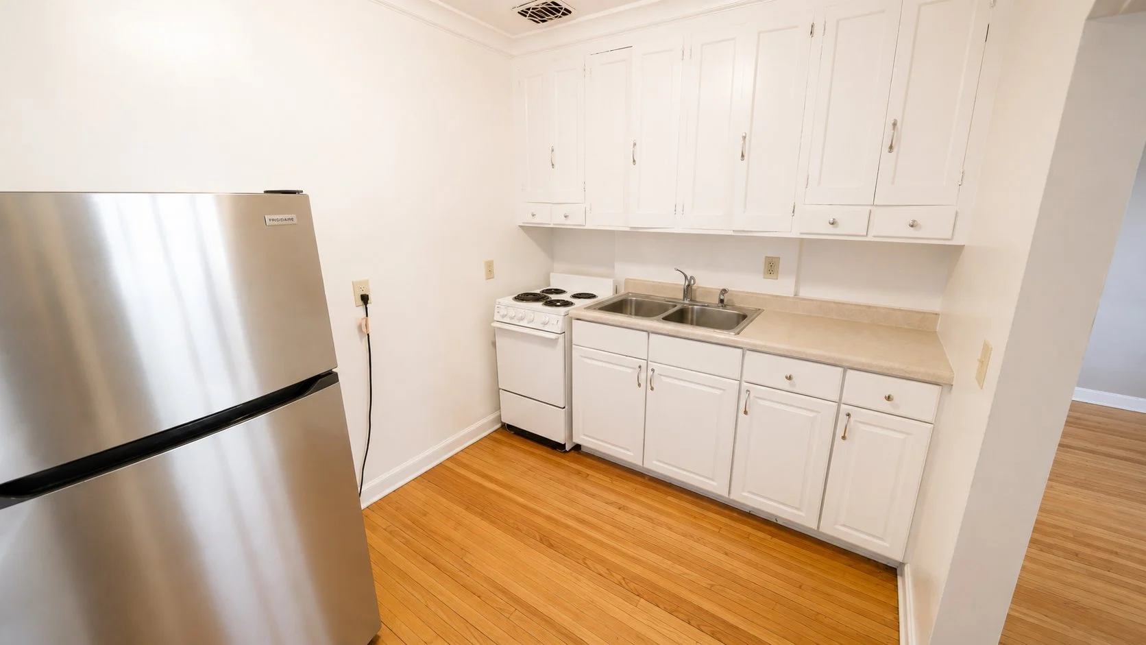 1871-208 kitchen2.jpg
