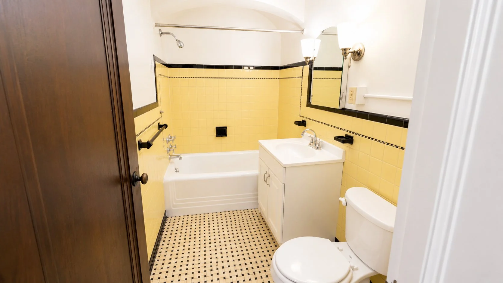 1877-101 bathroom.jpg
