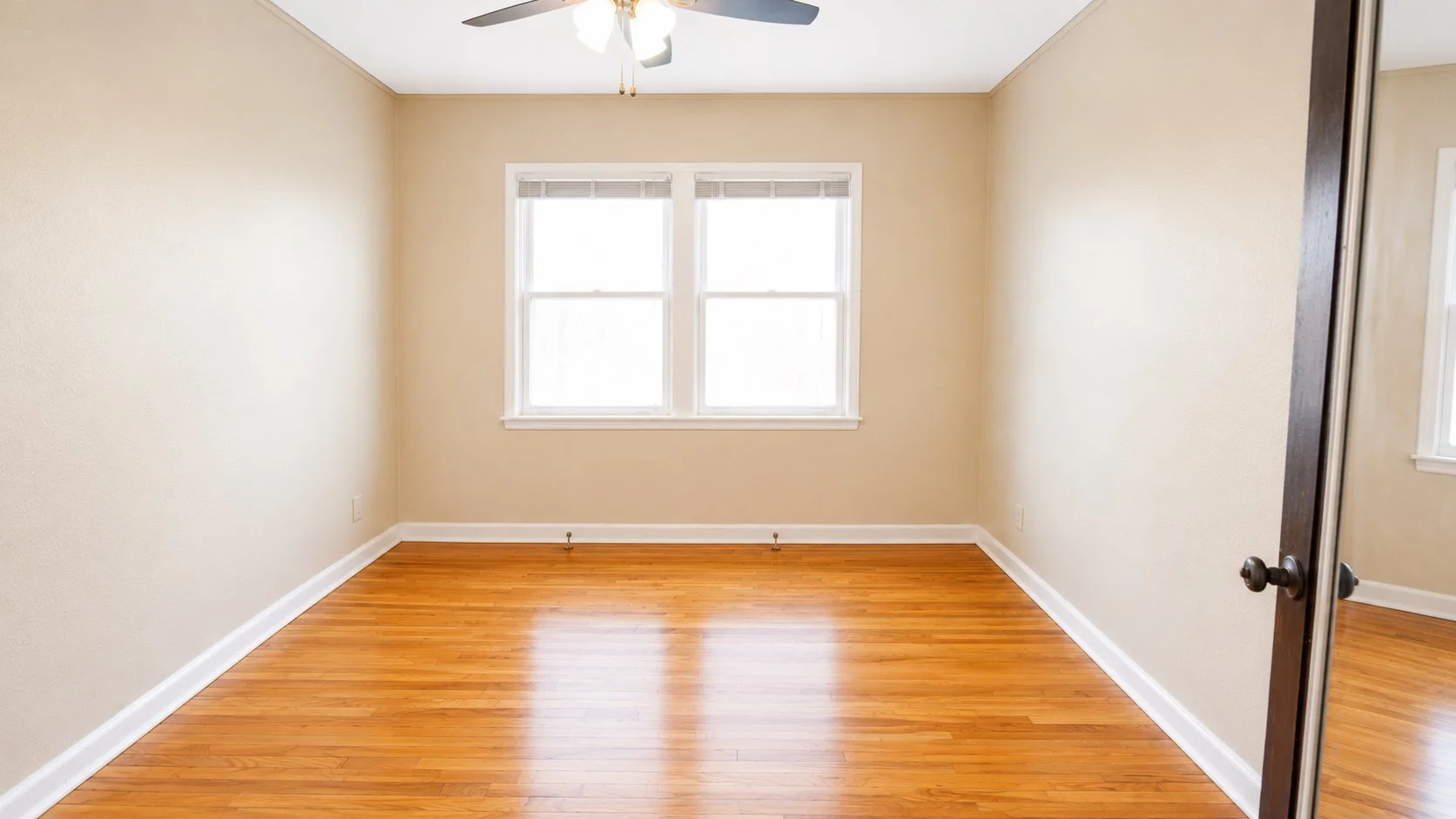 1877-101 bedroom1.jpg