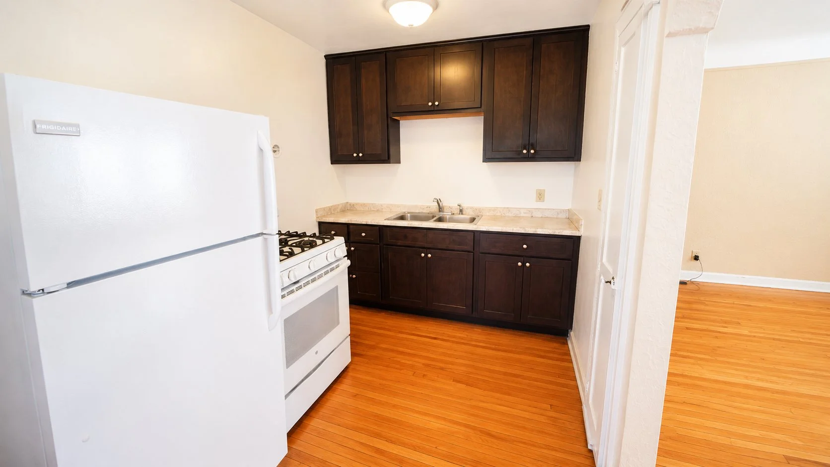 1877-101 kitchen.jpg