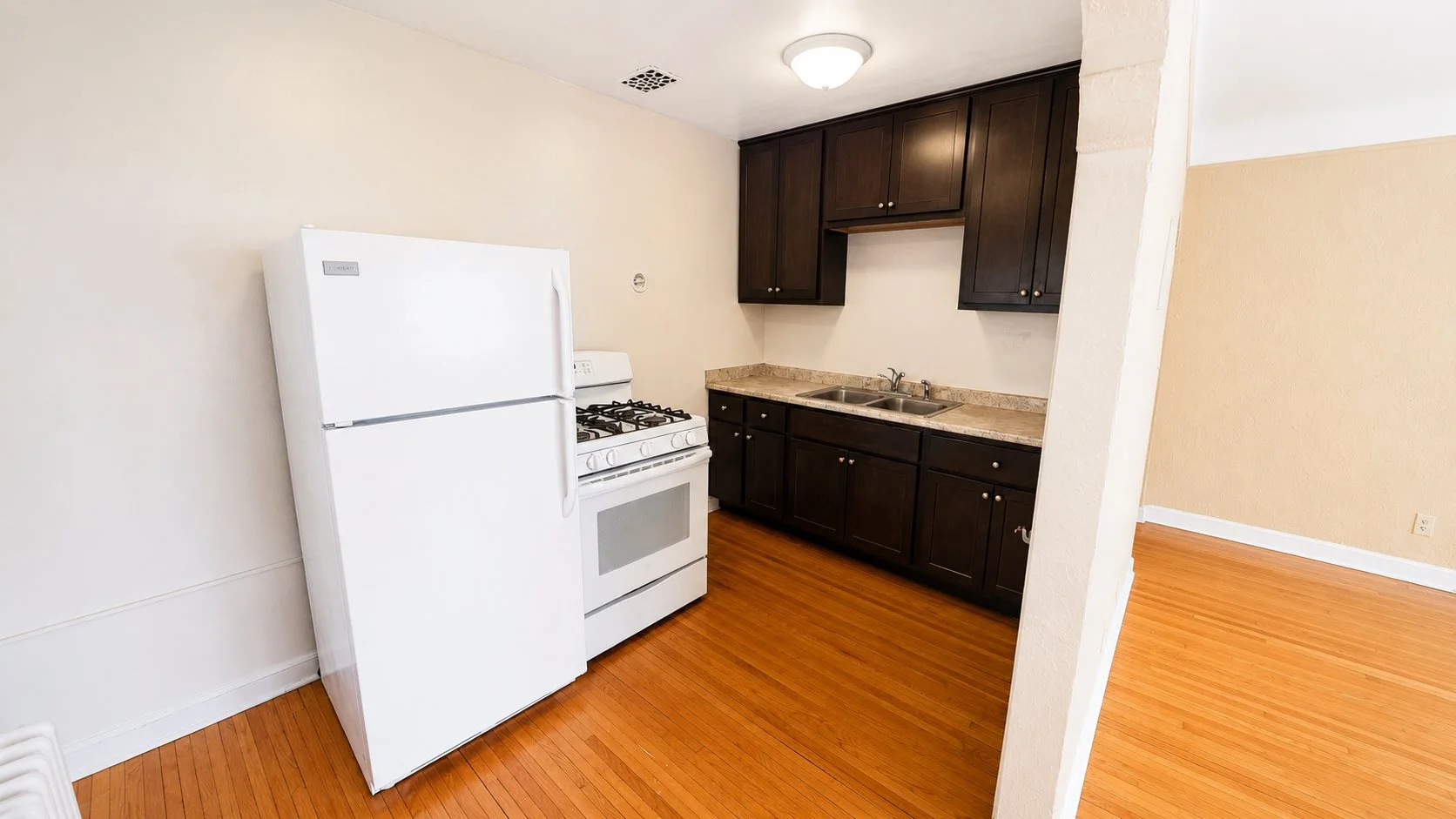 1877-101 kitchen2.jpg