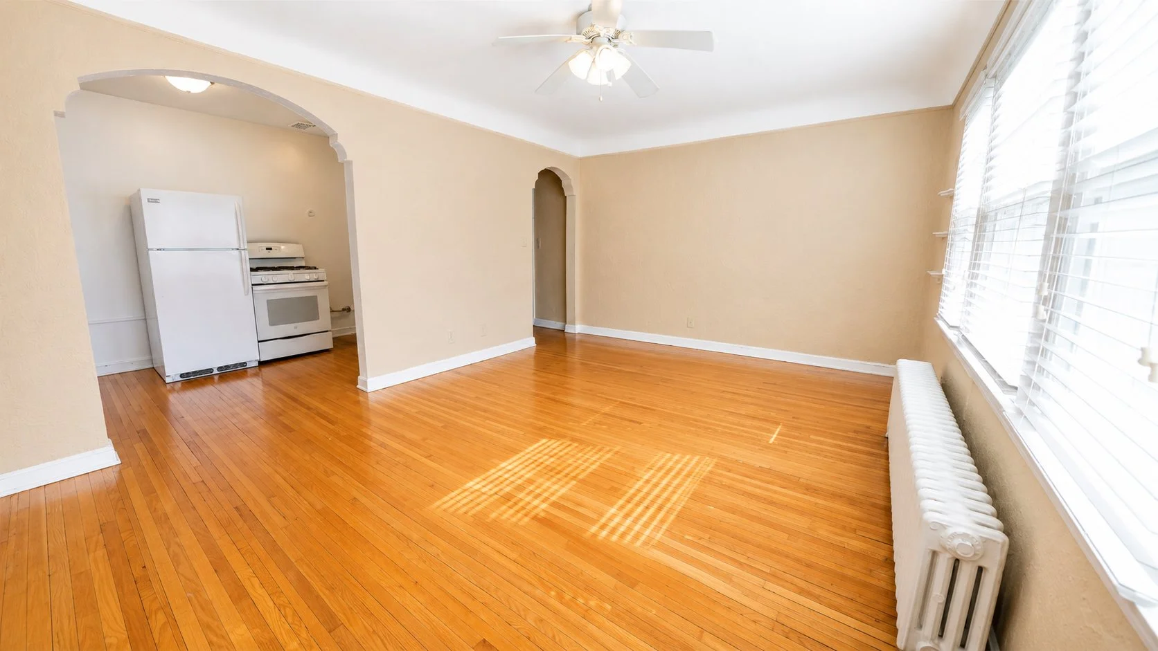 1877-101 living room1.jpg