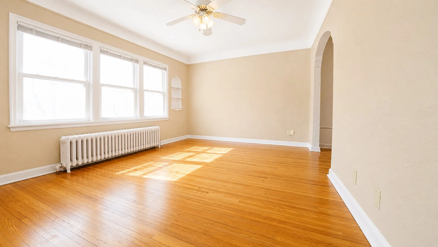 1877-101 living room2.jpg