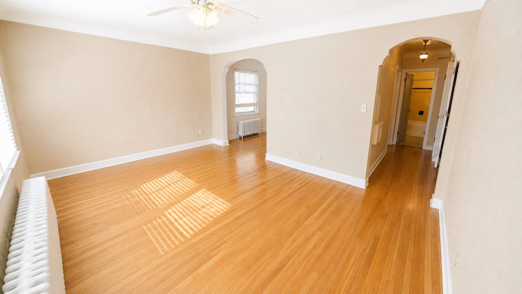 1877-101 living room3.jpg