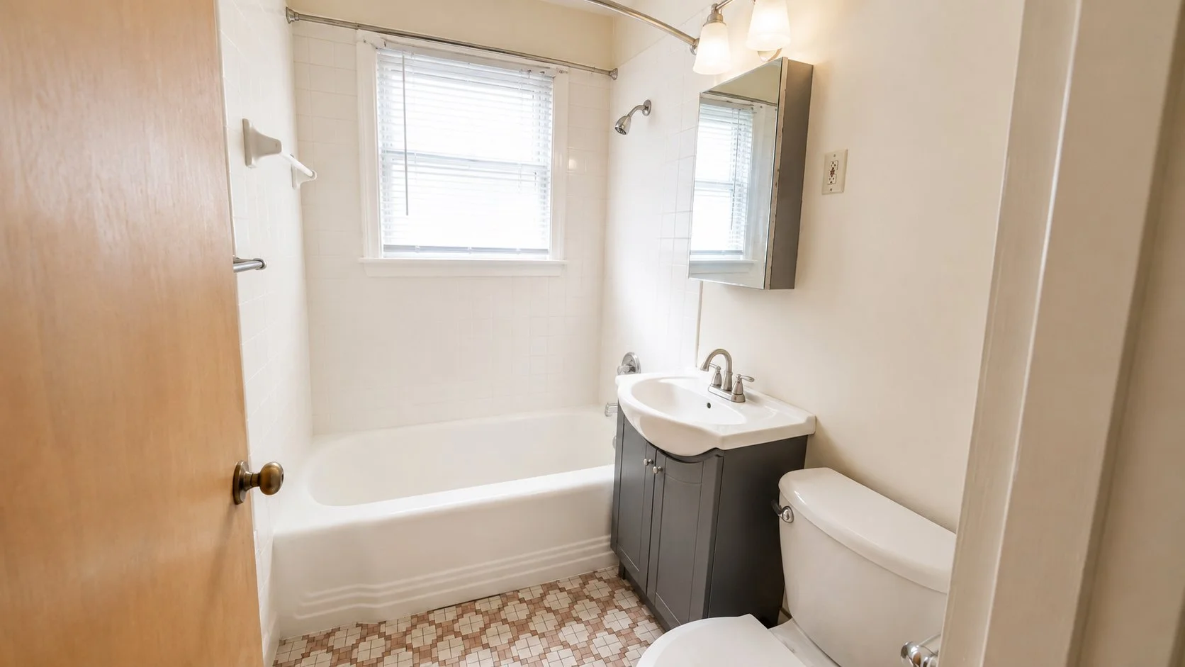 1835-8 bathroom.jpg