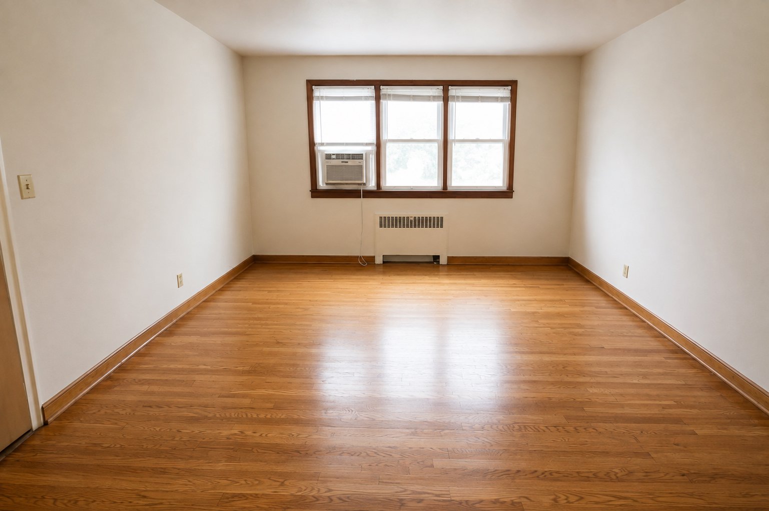 1835-8 living room2.jpg