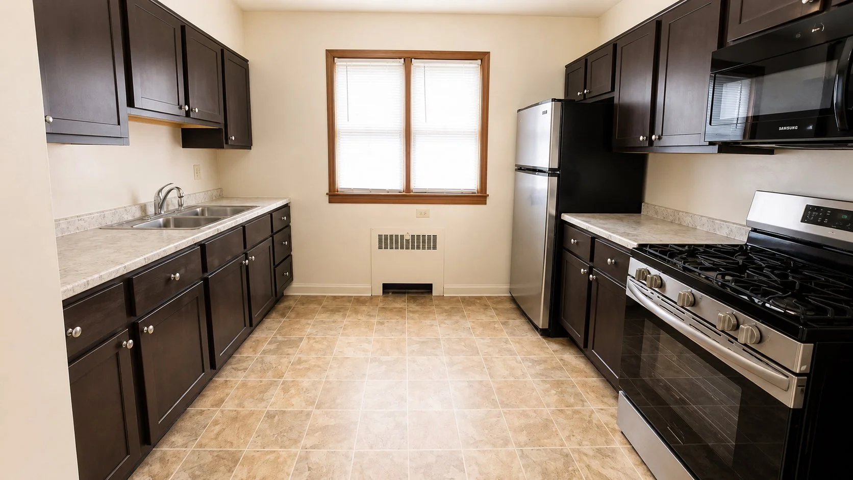 1835-8 kitchen3.jpg