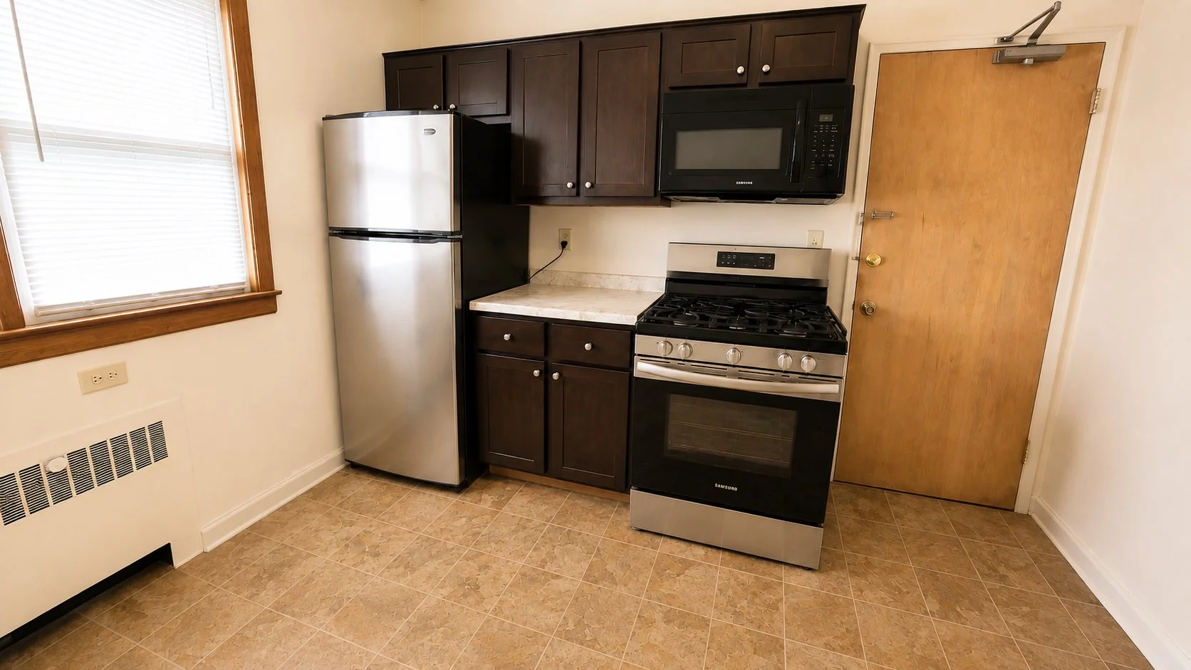 1835-8 kitchen2.jpg