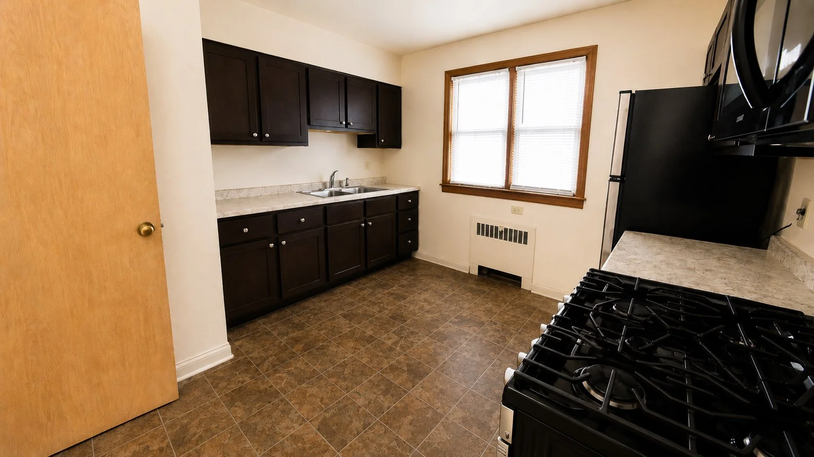 1835-8 kitchen.jpg