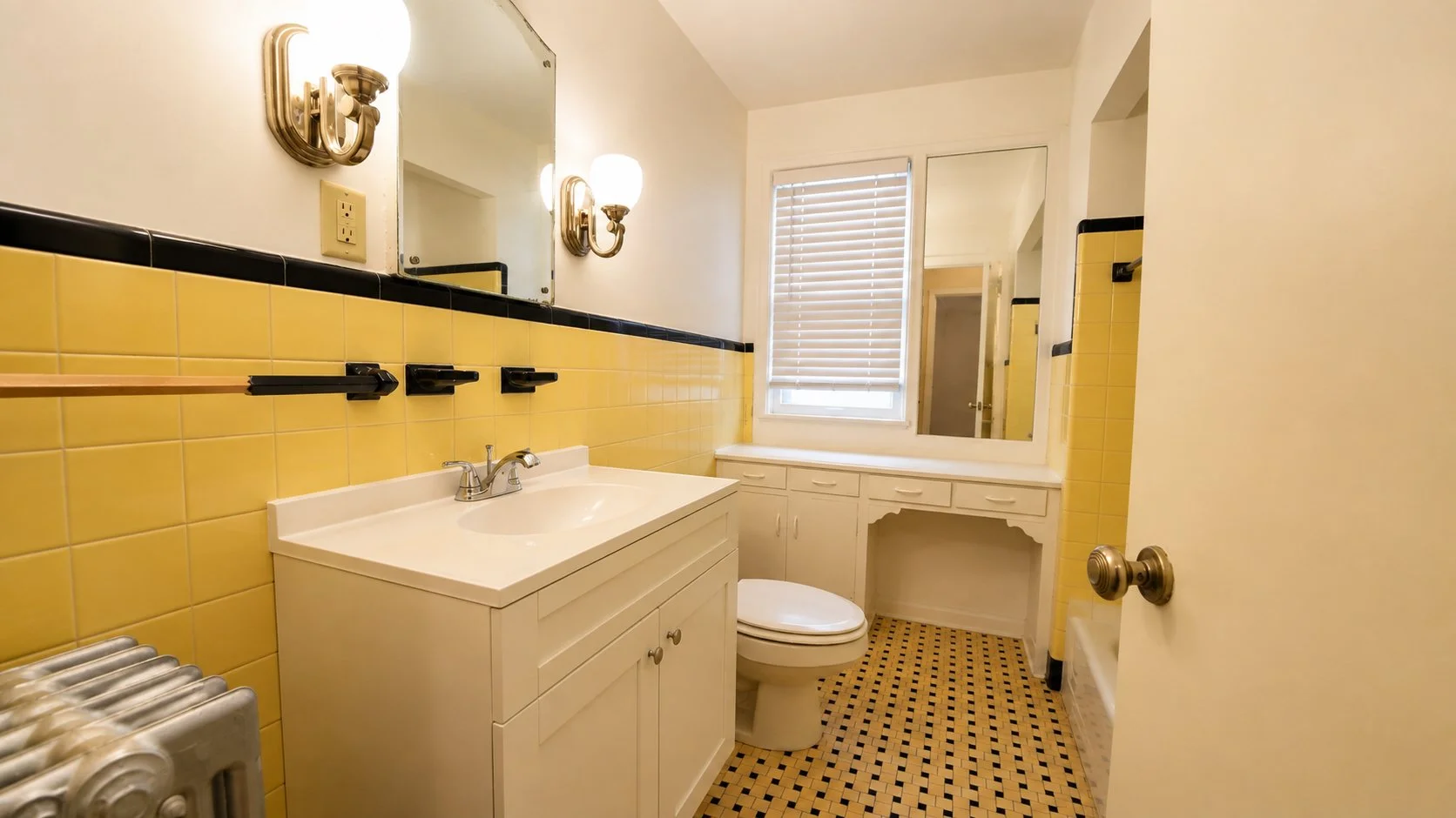 1807-206 bathroom.jpg