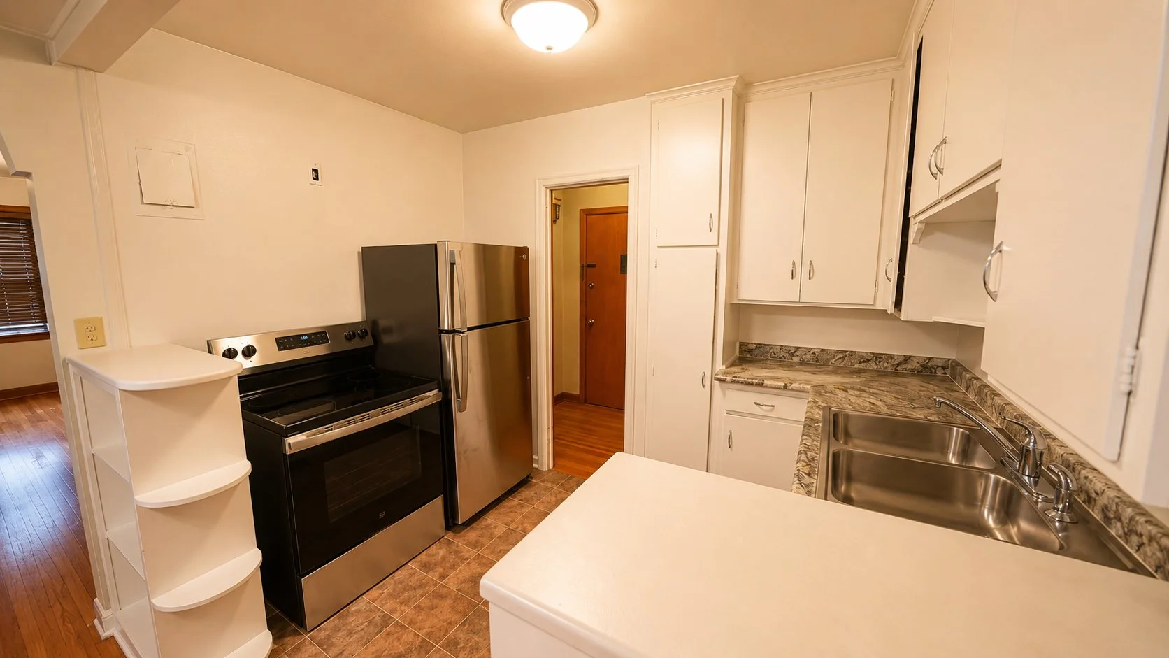 1807-206 kitchen2.jpg