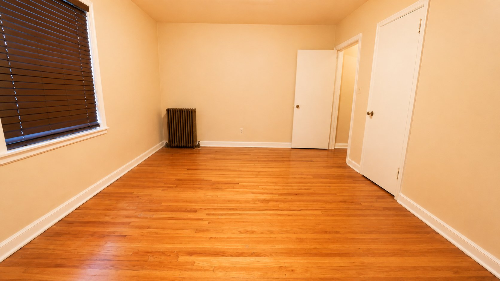 1807-206 bedroom.jpg