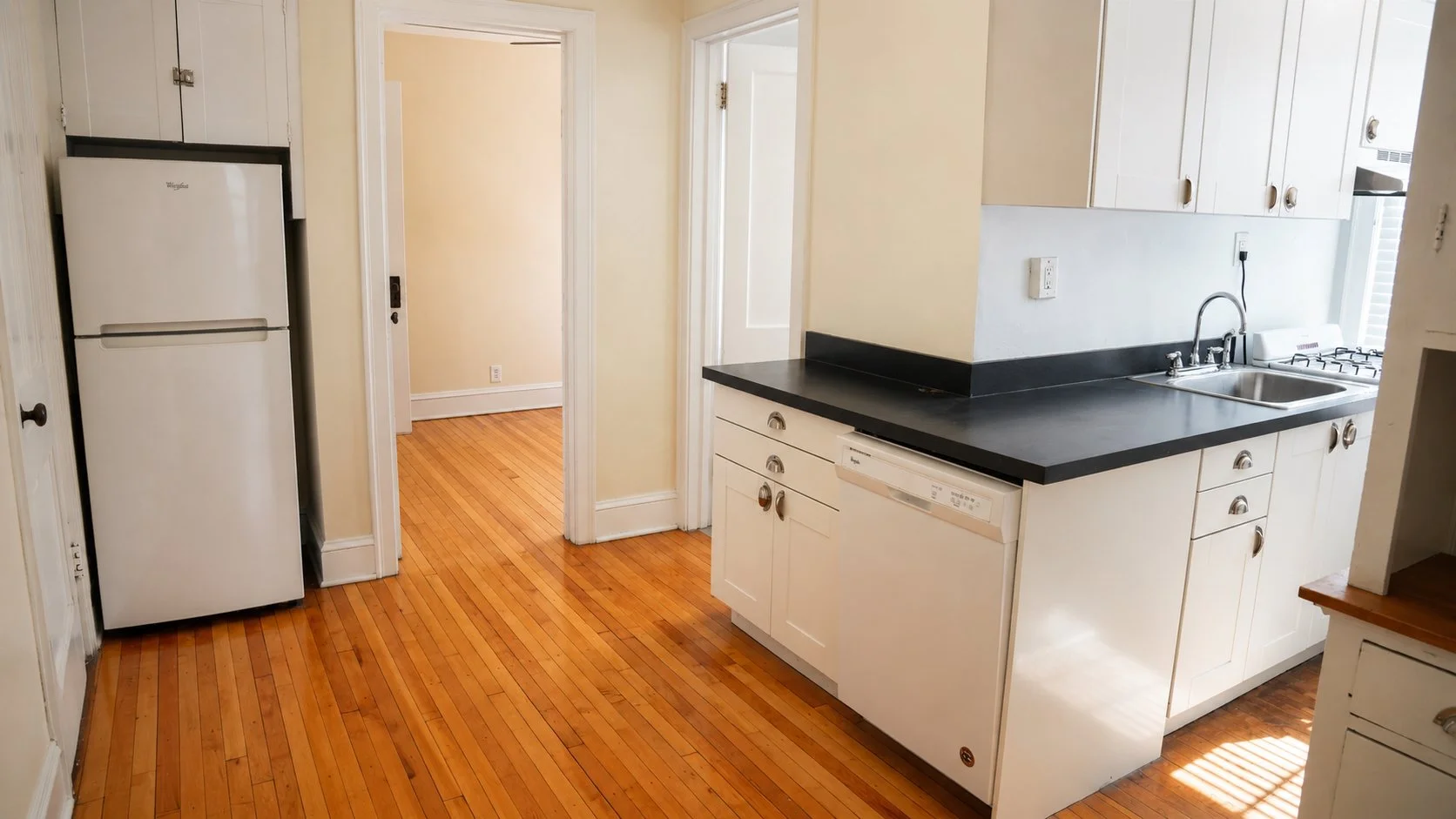 277-7 kitchen3.jpg