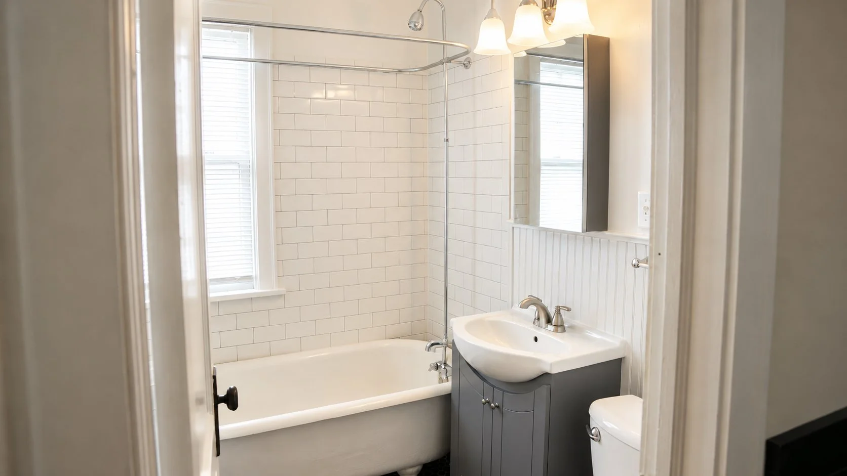 277-7 bathroom.jpg