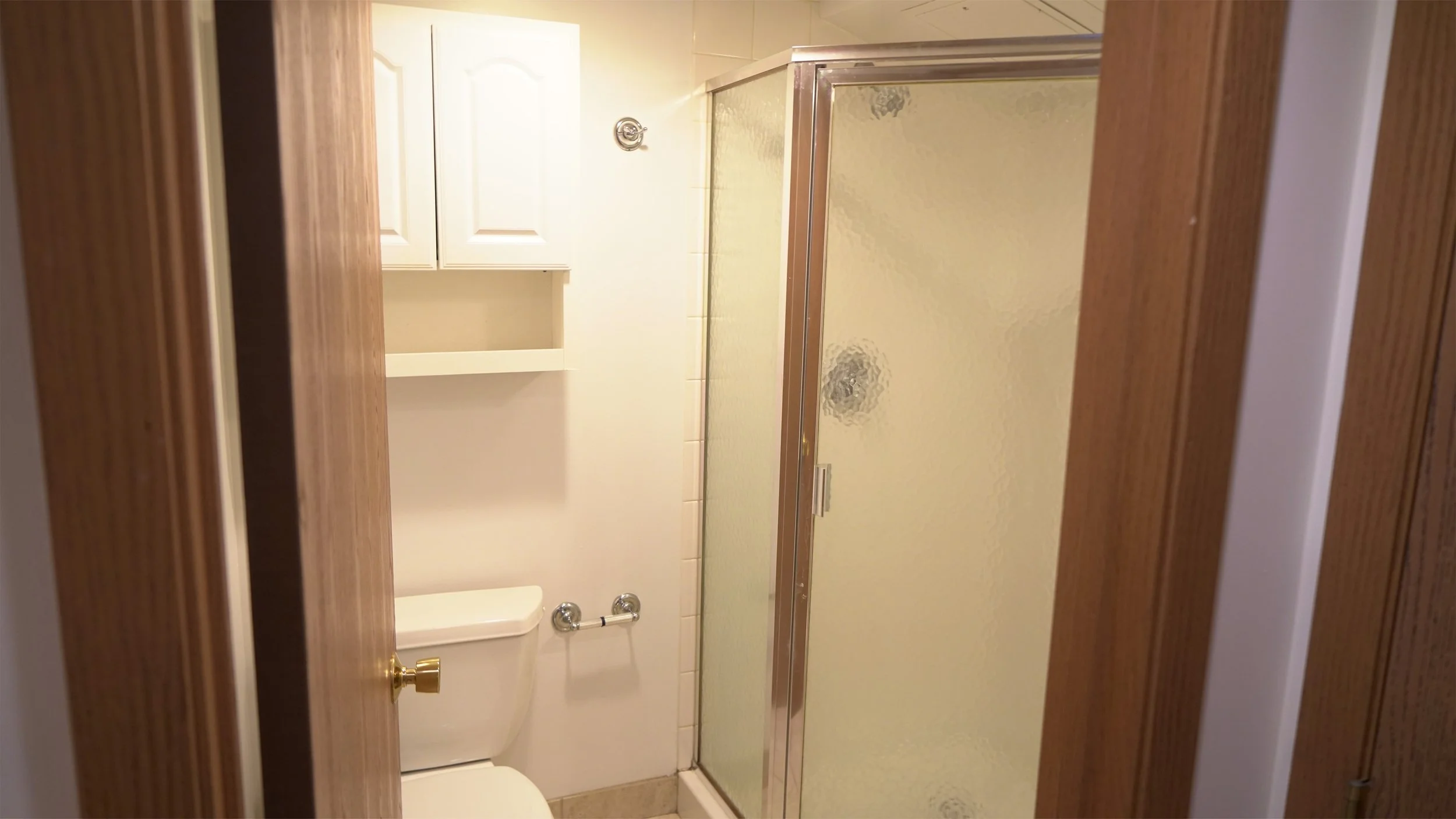 277-C bathroom .jpg